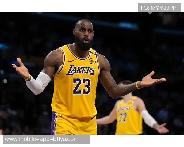 湖人新更衣室揭秘詹姆斯柜内浓眉球衣悬挂引发球迷热议 湖人新更衣室揭秘詹姆斯柜内浓眉球衣悬挂引发球迷热议