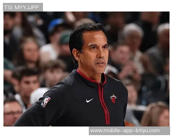 斯波称赞拉松在球队中的重要作用强调攻防中默默奉献的辛勤付出