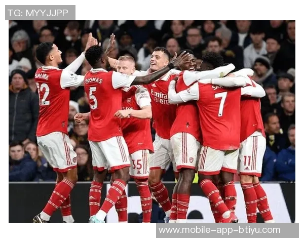 米兰与佛罗伦萨争抢布莱顿中卫库博拉冬窗或将转会