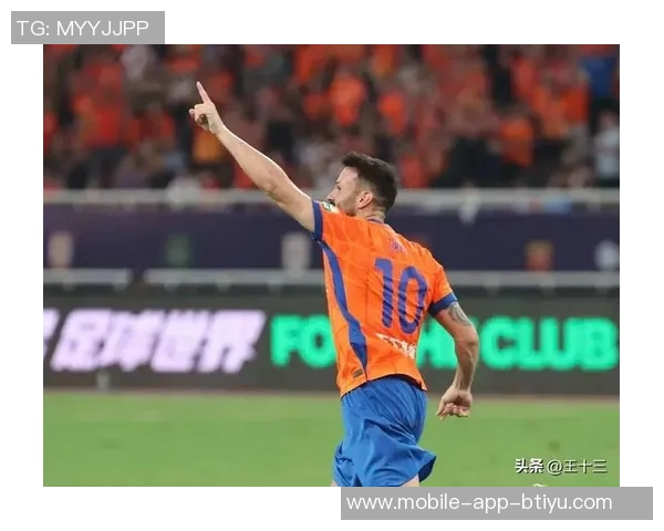 泰山外援瓦科携家人欢庆圣诞节合影留念尽享巴黎美好时光 泰山外援瓦科携家人欢庆圣诞节合影留念尽享巴黎美好时光